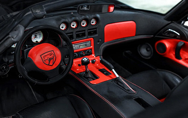 Мотор V8&nbsp;456 л.с., задний привод и механическая коробка передач. В России на продажу выставили хардкорный Dodge Viper в идеальном состоянии